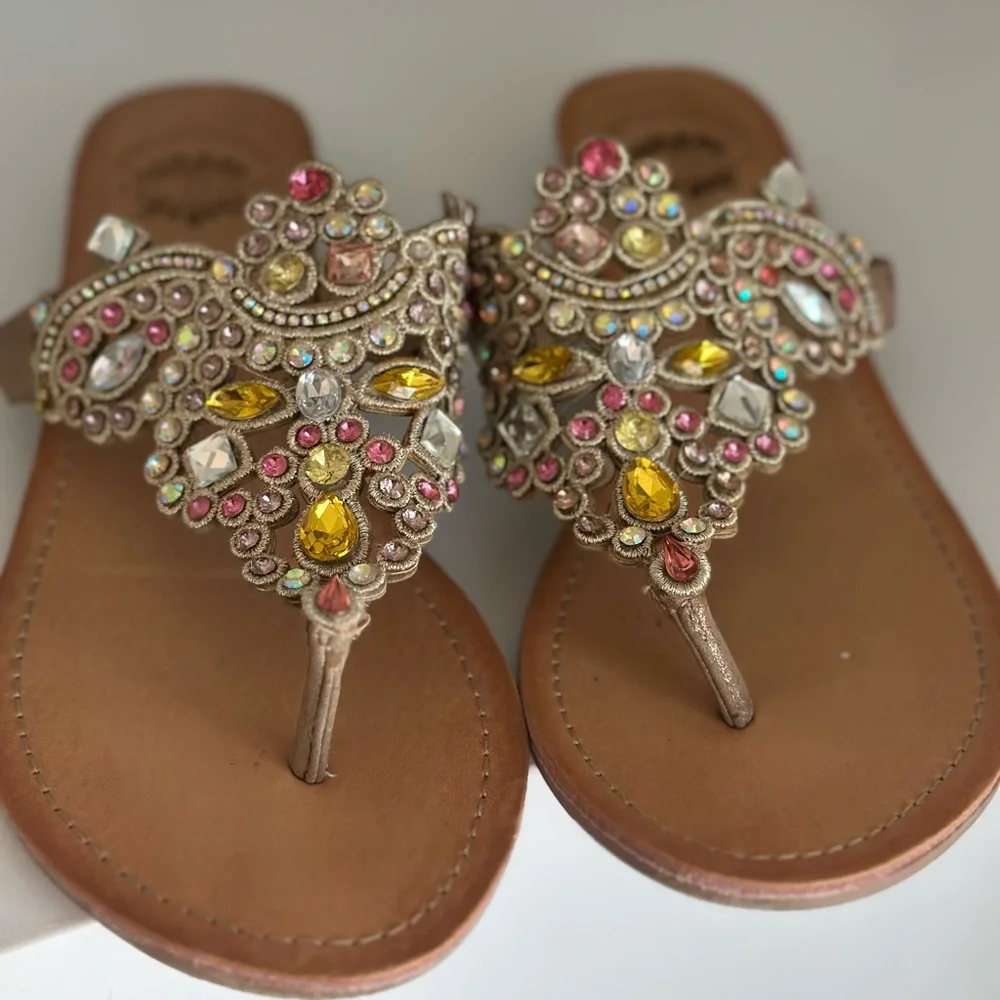 Amee Sandals Thong-style Elegant
Rhinestone Jeweled Embellished Sandals | 6.5 - Picture 11 of 12
